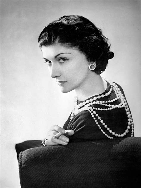 coco chanel couture closed in 1943|Coco Chanel timeline.